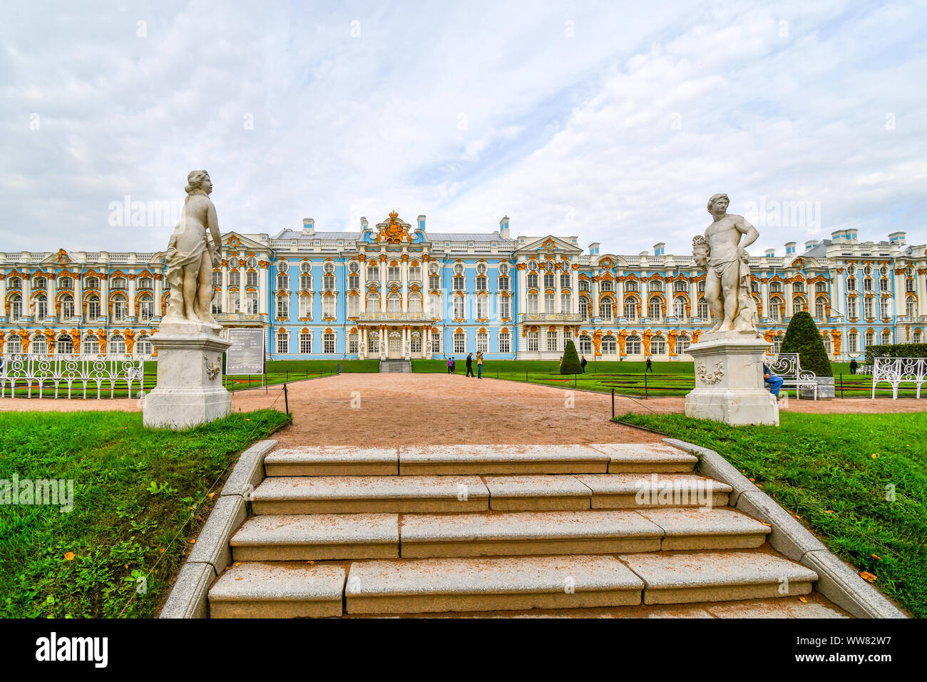 Ansicht des Katharinenpalastes in Zarskoje Selo außerhalb von St. Petersburg, Russland. Stockfoto