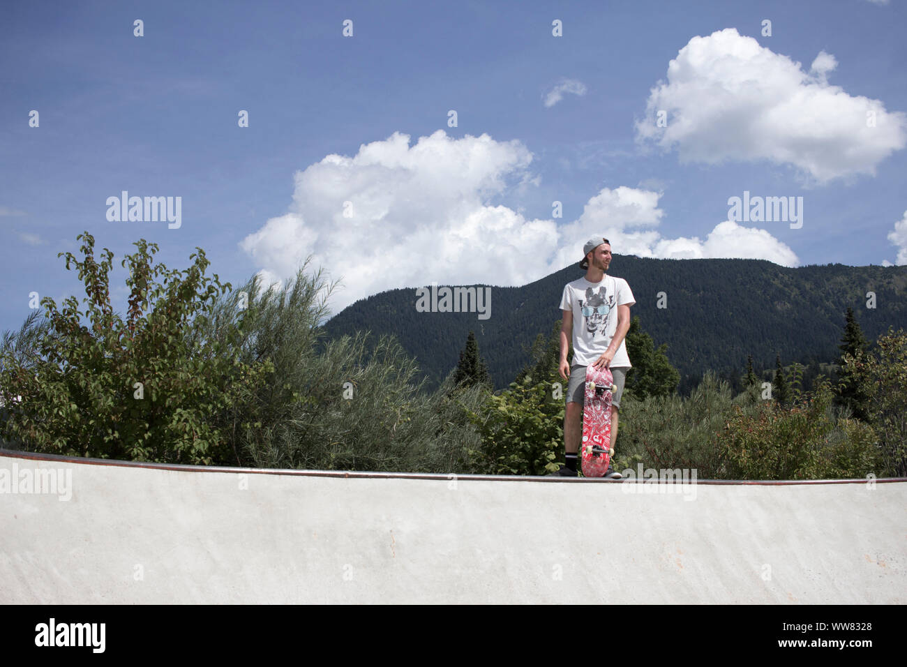 Skateboarder in einem Skatepark Stockfoto