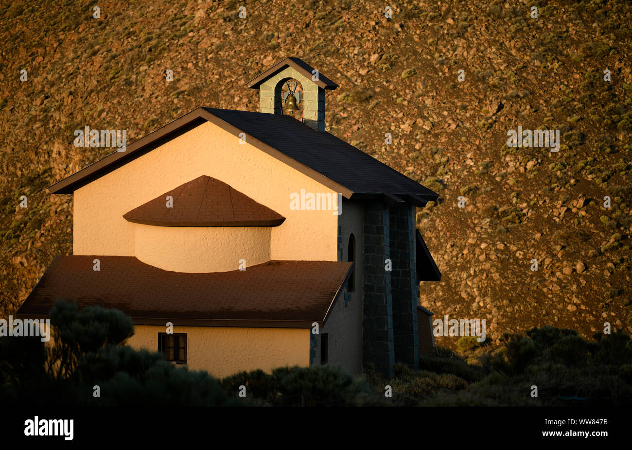 Kapelle Ermita de las Nieves im Morgenlicht im Parador im Hotel Parador Nacional, Nationalpark Canadas del Teide, Teneriffa, Kanarische Inseln, Spanien Stockfoto