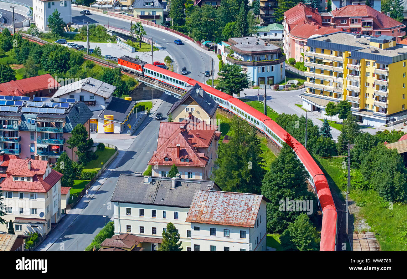 Personenzug in Bad Gastein Bahnhof Stockfoto