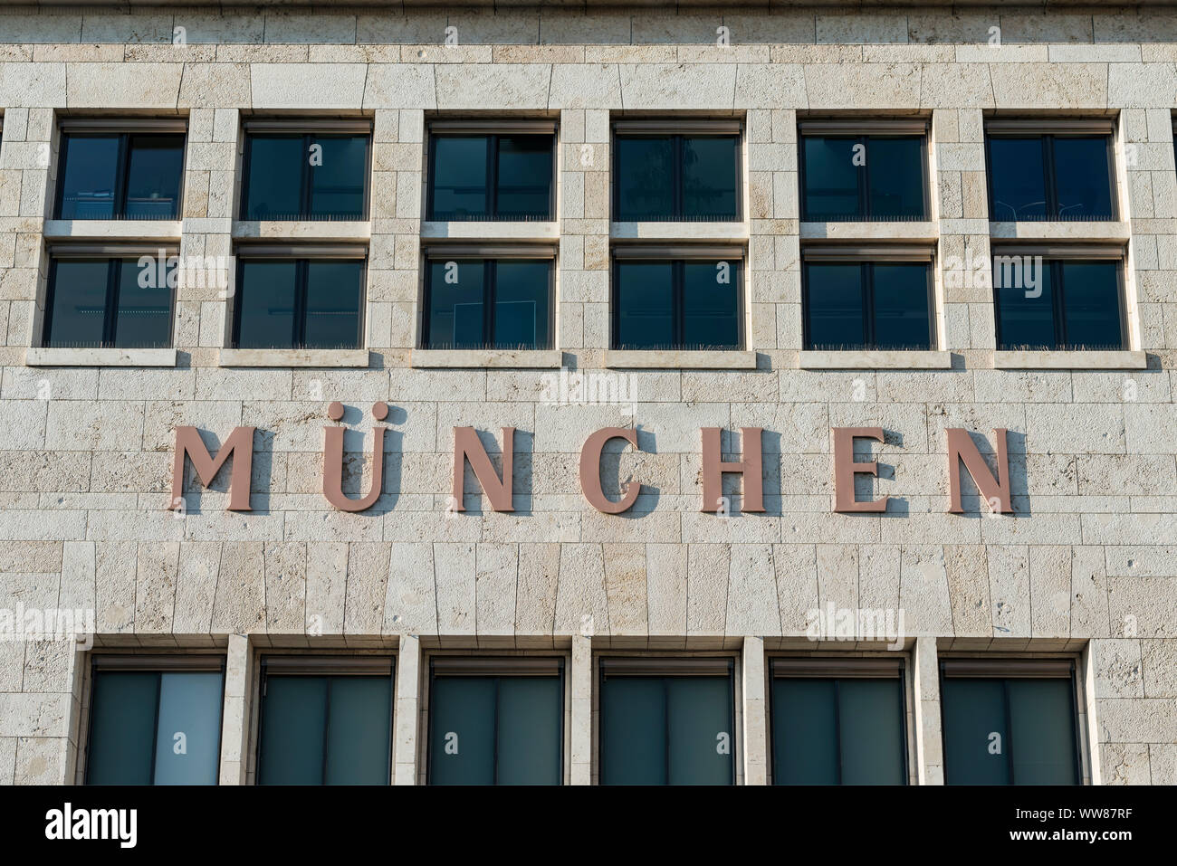 München, Bayern, Deutschland, event location Wappenhalle in der Messestadt Riem, ehemalige Eingangshalle des Flughafens München Riem, der Architekt Ernst Sagebiel Stockfoto
