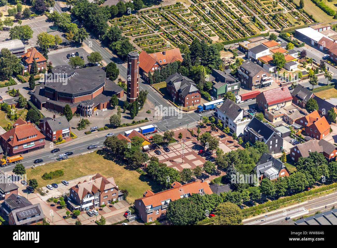 Zentrum mit der Katholischen Pfarrkirche St. Johannes Baptist Beelen, Kreis Warendorf, MÃ¼nsterland, Nordrhein-Westfalen, Deutschland Stockfoto