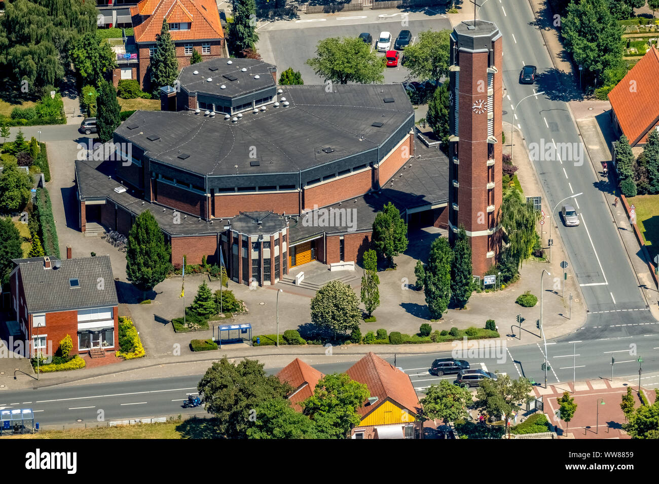 Zentrum mit der Katholischen Pfarrkirche St. Johannes Baptist Beelen, Kreis Warendorf, MÃ¼nsterland, Nordrhein-Westfalen, Deutschland Stockfoto