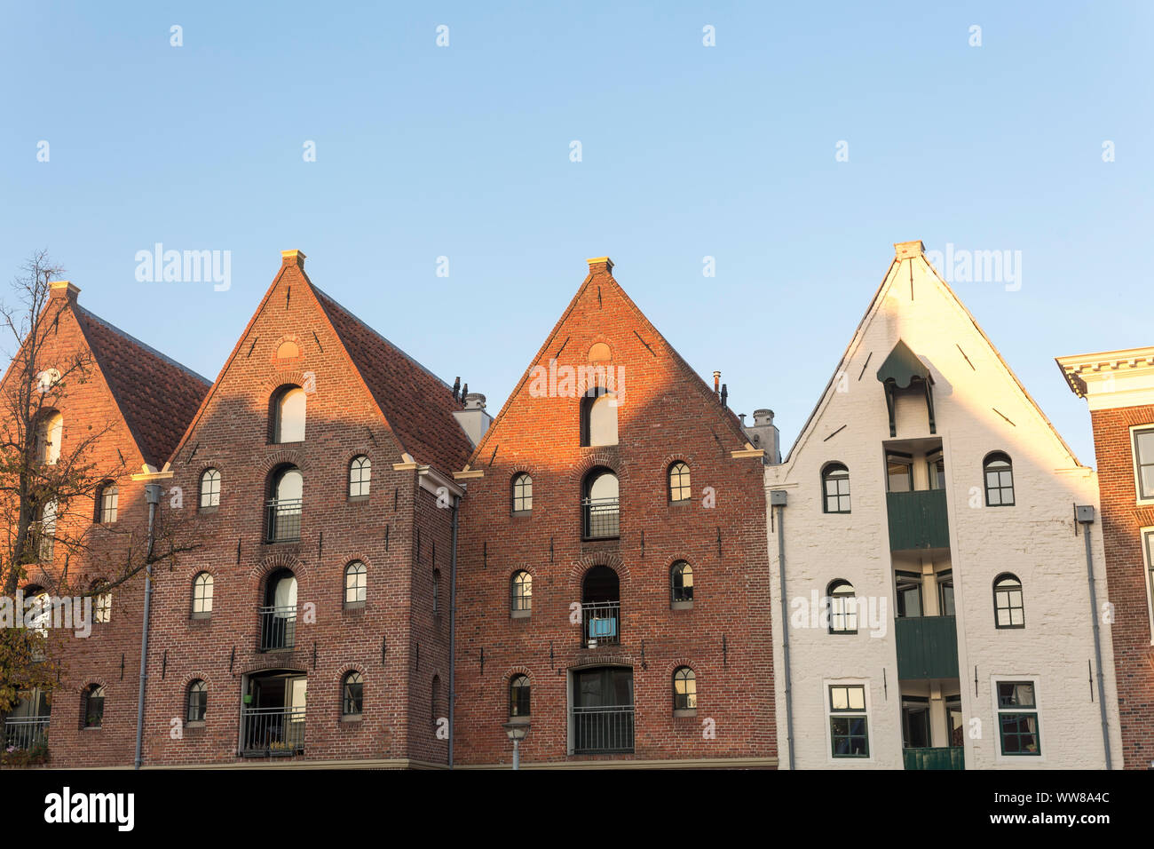 Niederlande, Groningen, Grachtenhäusern Stockfoto