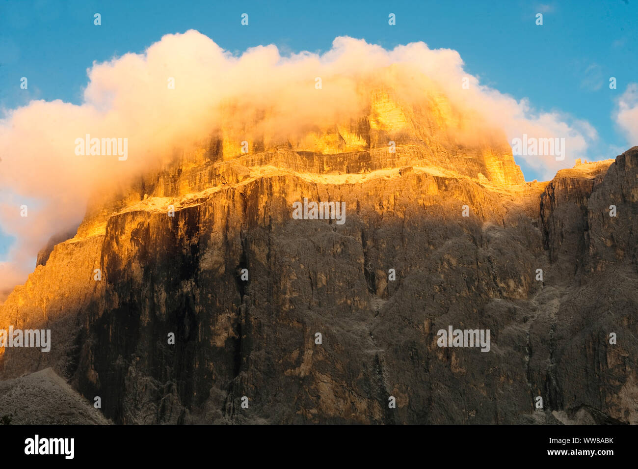 Dolomiten, Sellagruppe, Sass Pordoi, Luftaufnahme, Fassatal , Campitello, Trentino, Italien Stockfoto