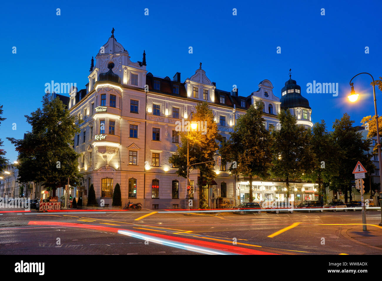 Deutschland, Bayern, München, Bogenhausen, Feinkost KÃ¤fer, Abend Stockfoto