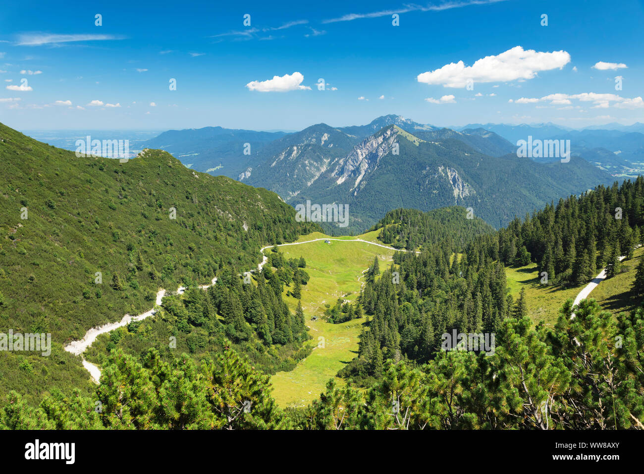 Blick von der Benediktenwand Herzogstand und Jochberg, Oberbayern, Bayern, Deutschland Stockfoto