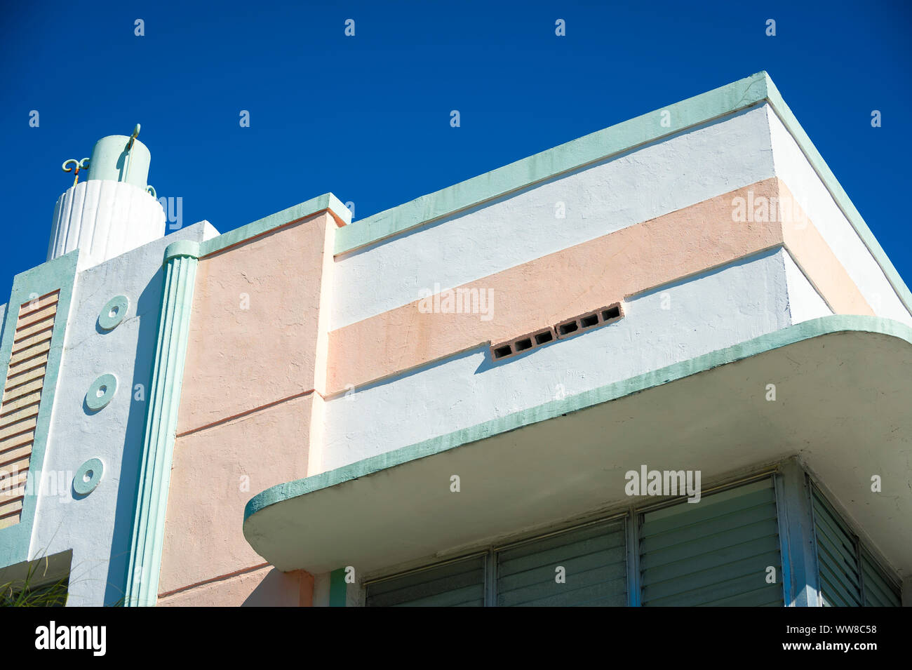 Helle scenic Detailansicht bunt geschwungene Art déco-Architektur in South Beach, Miami, Florida, USA Stockfoto