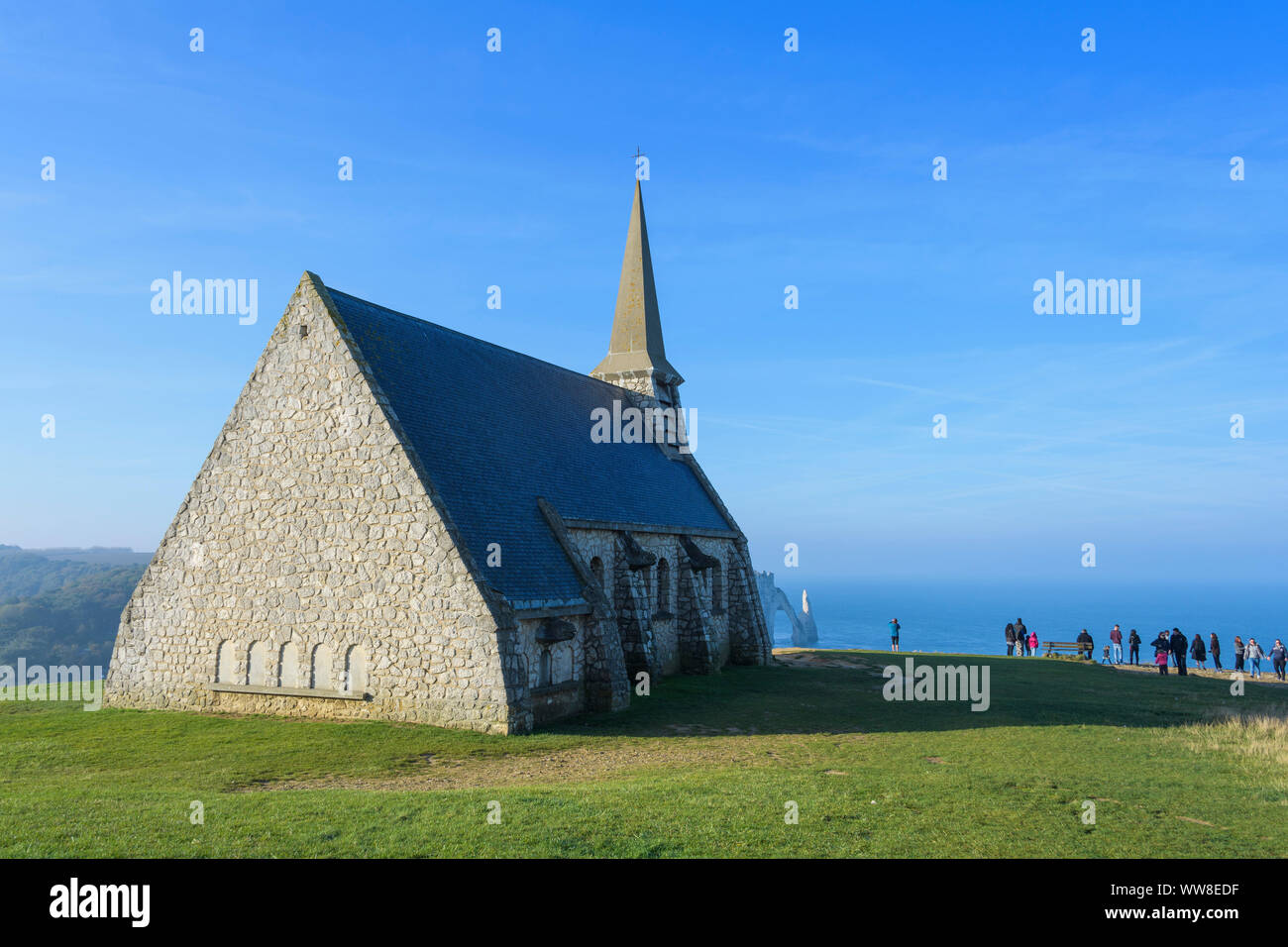 Chapelle Notre-Dame de la Garde Kapelle bei Sonnenaufgang, Etretat, Département, Atlantik, Normandie, Frankreich Stockfoto