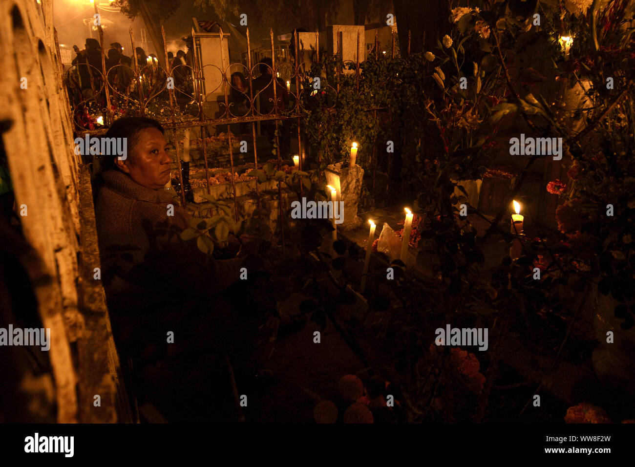 San Andres Mixquic, Mexiko - November 2018: Die jährlichen Gedenkfeiern wie 'La Alumbrada" bekannt während der Tag der Toten (Día de Muertos) Stockfoto