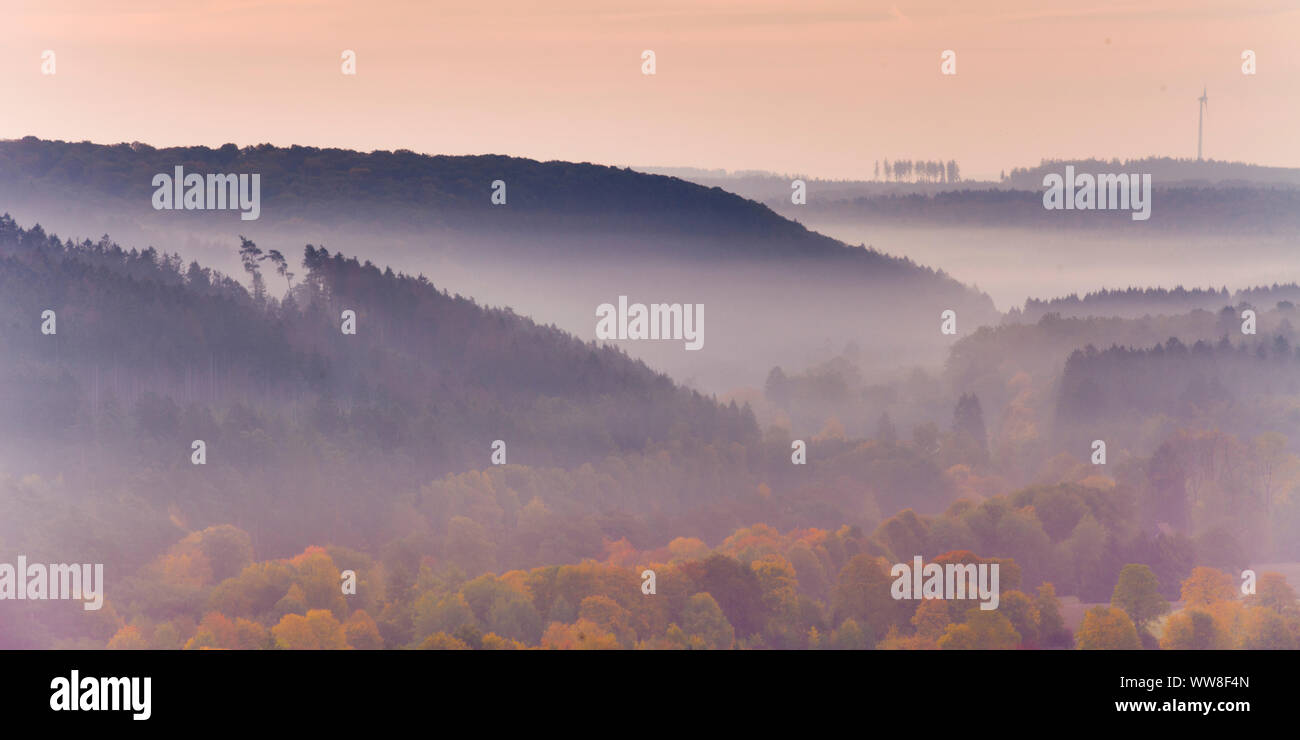 Blick vom Haarstrang in das Sauerland an einem Morgen im Herbst, RÃ¼then, Soester BÃ¶rde, Deutschland, Stockfoto