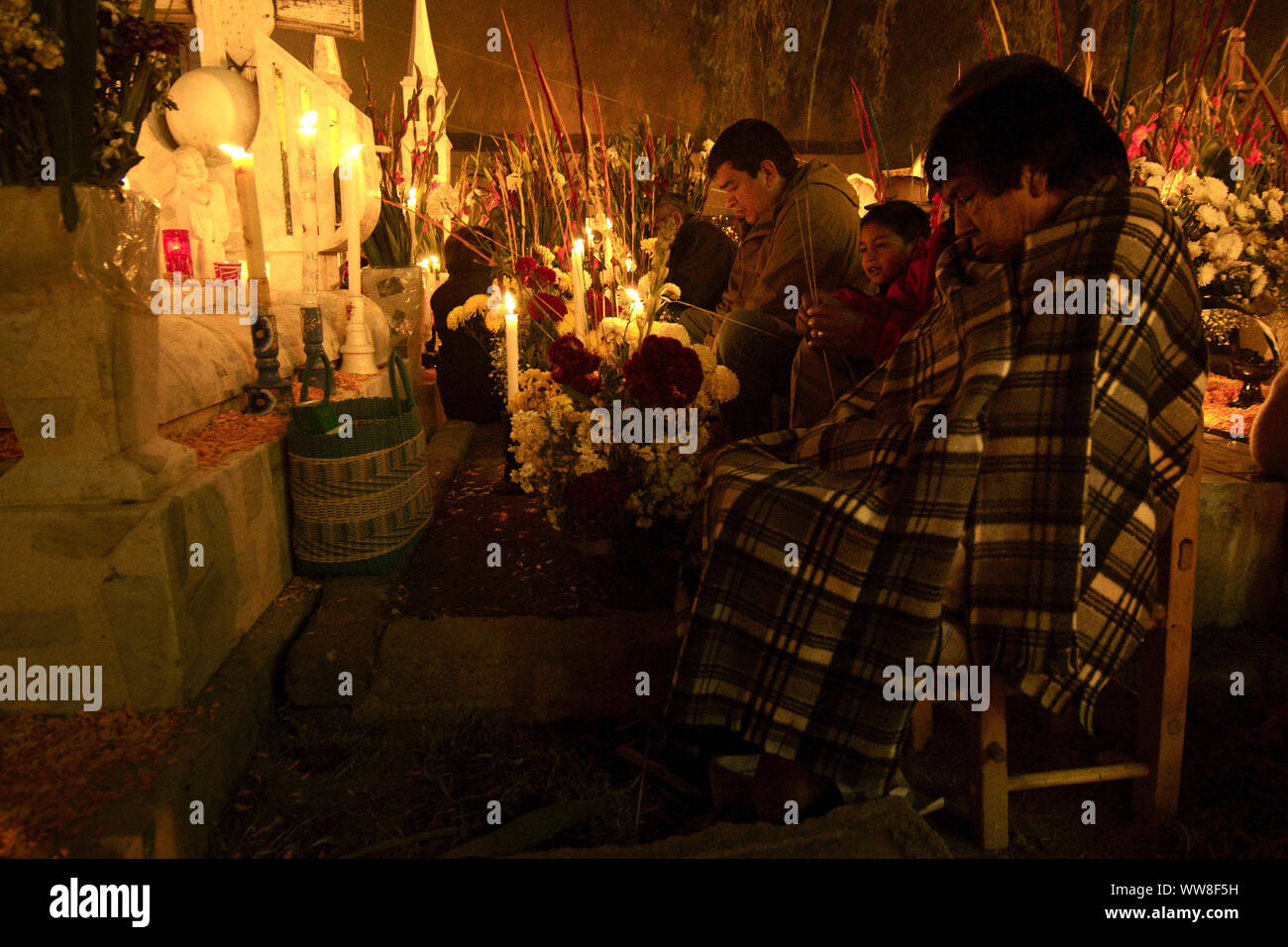 San Andres Mixquic, Mexiko - November 2018: Die jährlichen Gedenkfeiern wie 'La Alumbrada" bekannt während der Tag der Toten (Día de Muertos) Stockfoto