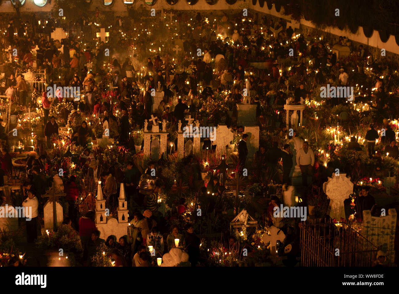 San Andres Mixquic, Mexiko - November 2018: Die jährlichen Gedenkfeiern wie 'La Alumbrada" bekannt während der Tag der Toten (Día de Muertos) Stockfoto