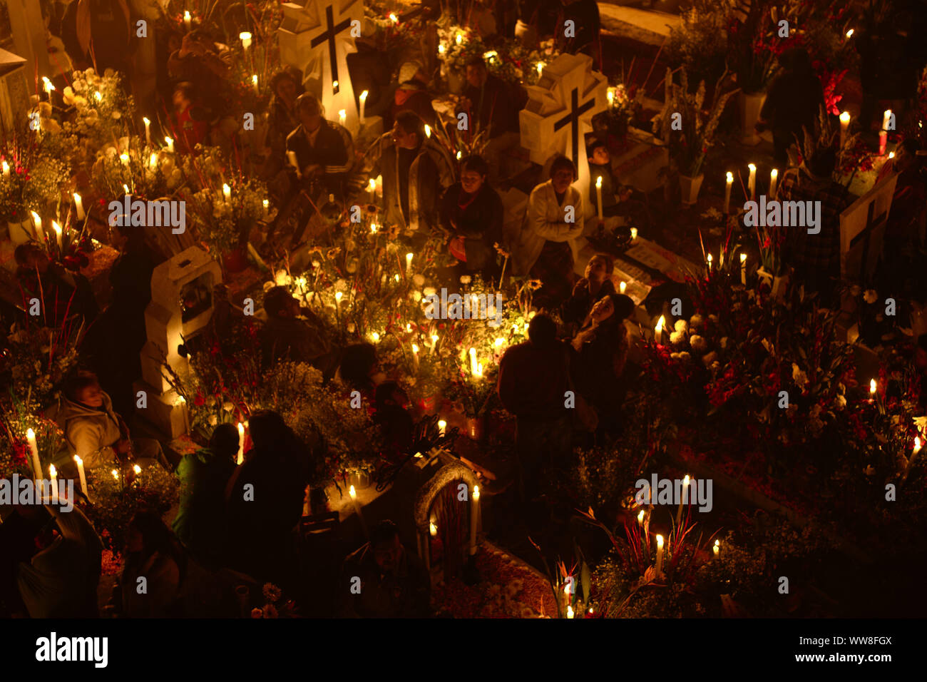 San Andres Mixquic, Mexiko - November 2018: Die jährlichen Gedenkfeiern wie 'La Alumbrada" bekannt während der Tag der Toten (Día de Muertos) Stockfoto
