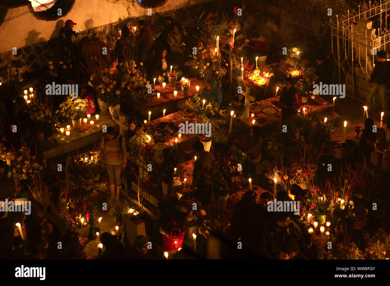 San Andres Mixquic, Mexiko - November 2018: Die jährlichen Gedenkfeiern wie 'La Alumbrada" bekannt während der Tag der Toten (Día de Muertos) Stockfoto