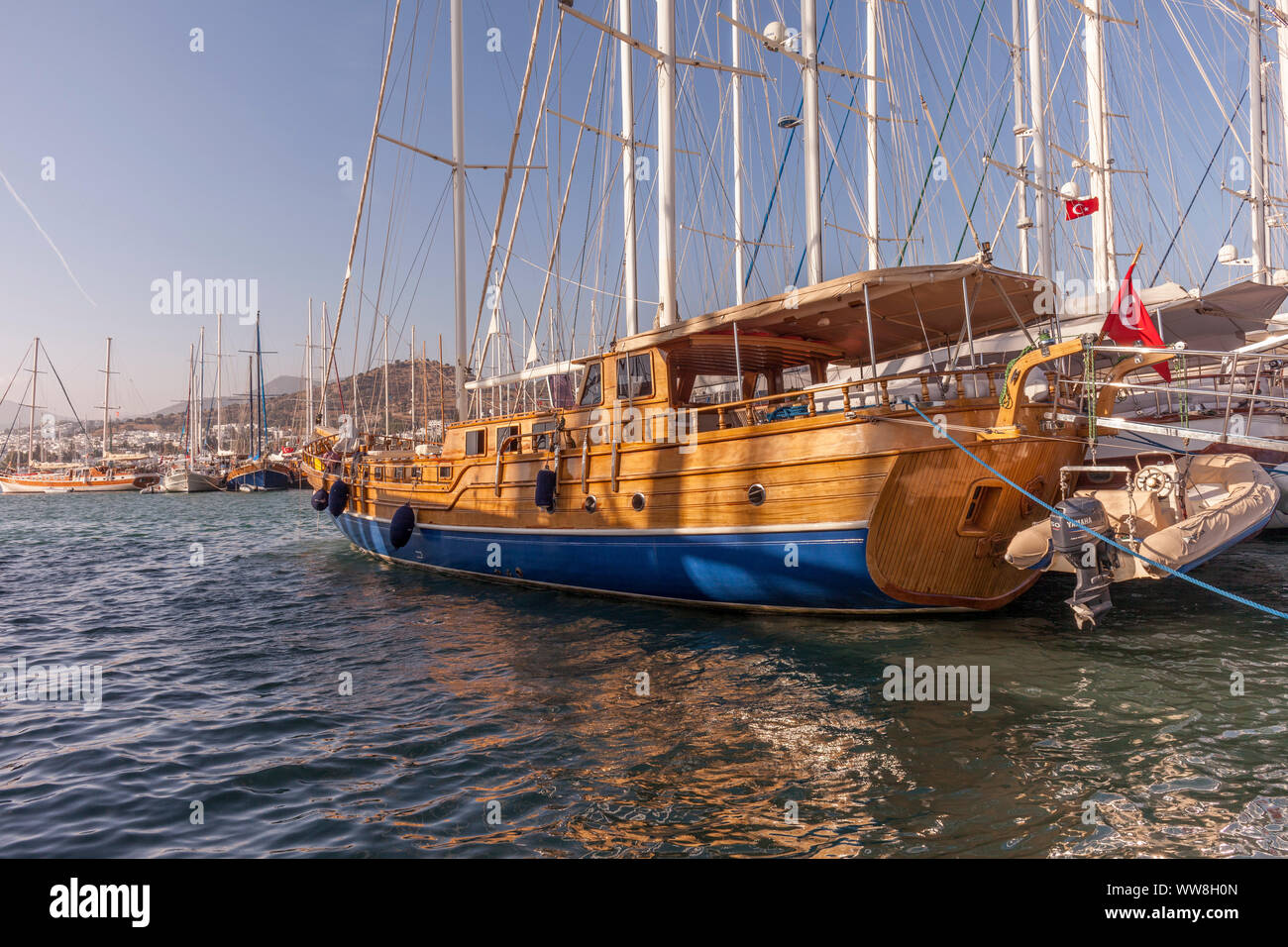 Boote, Schiffe, Yachten im Hafen von Bodrum, in der Türkei, Stockfoto