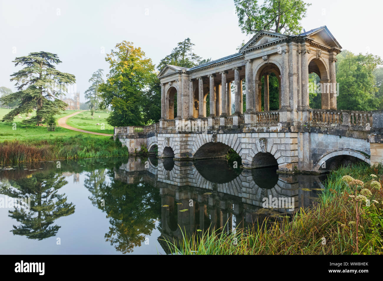 England, Buckinghamshire, Stowe, Stowe Landscape Gardens, das Palladianische Brücke Stockfoto