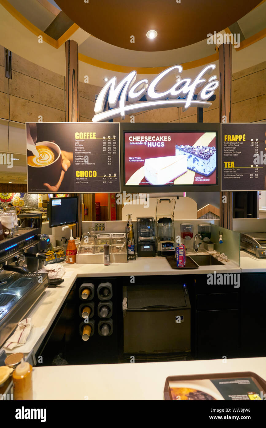 Singapur - ca. April 2019: McCafe am Changi International Airport. Stockfoto
