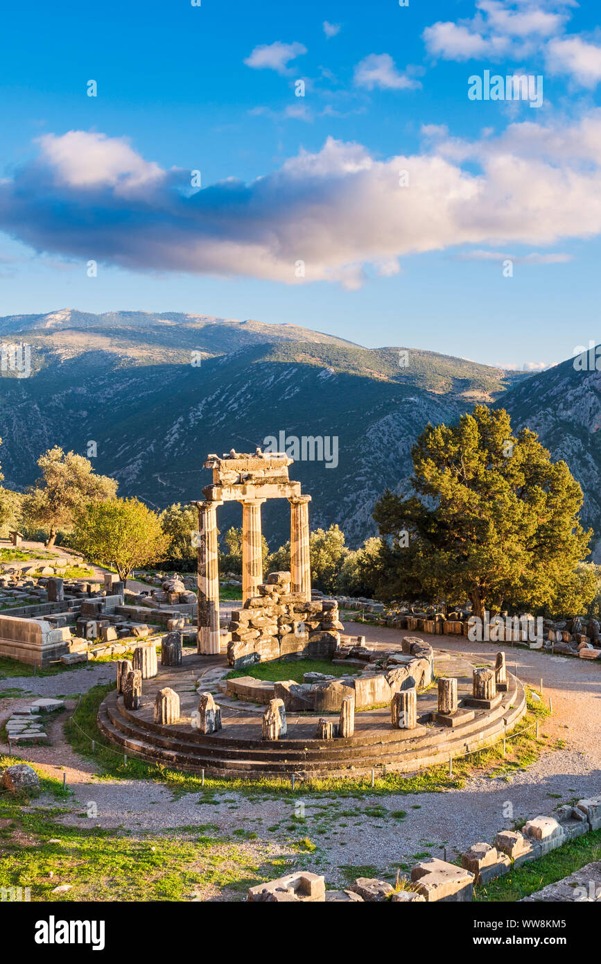 Die Ruinen der Tempel der Athena Pronaia in antiken Delphi, Griechenland Stockfoto