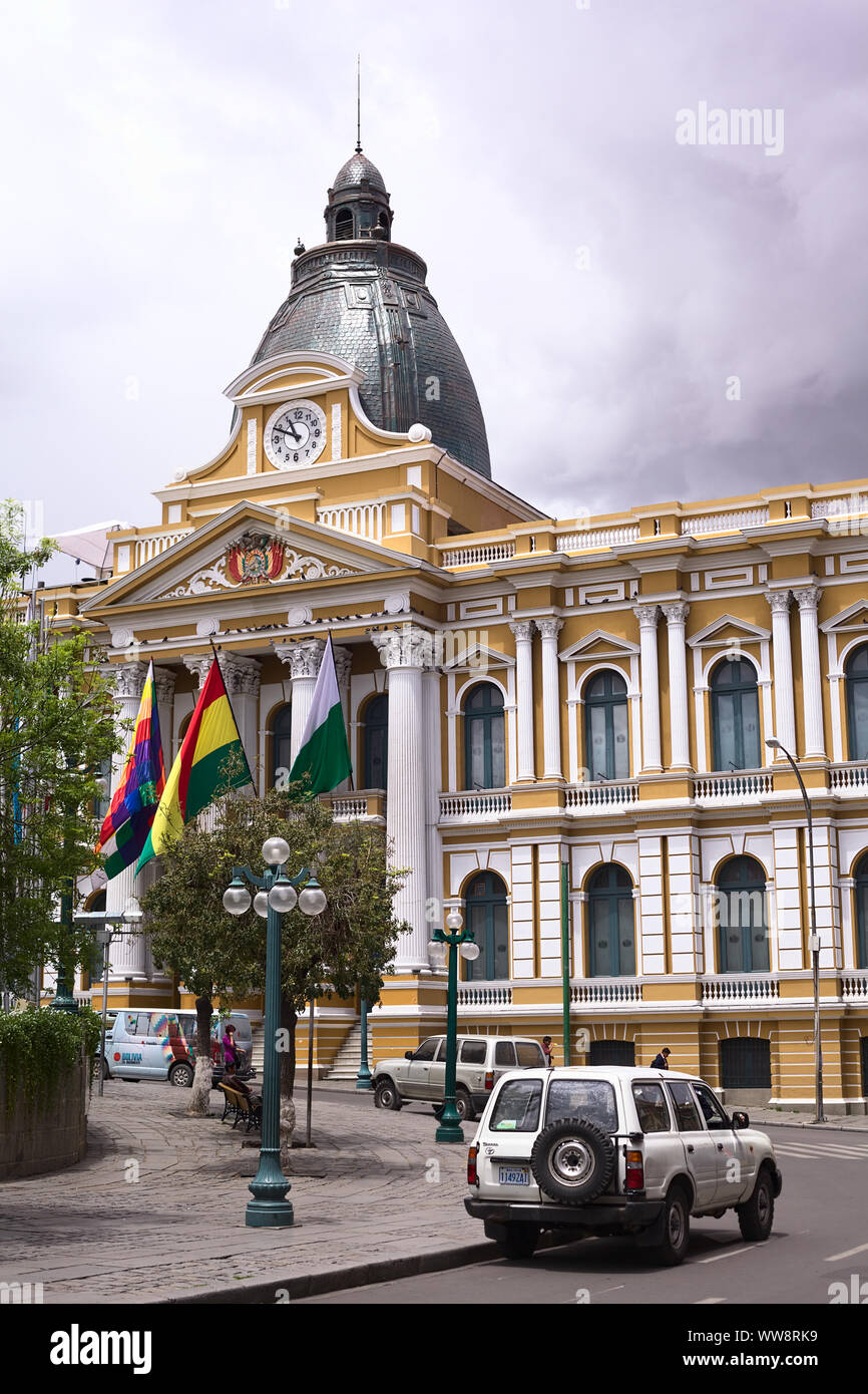 LA PAZ, BOLIVIEN - Oktober 11, 2014: Die Legislative Palast, Sitz der Regierung seit 1905, die auf der Plaza Murillo auf Bolivar Straße in La Paz, Bolivien Stockfoto
