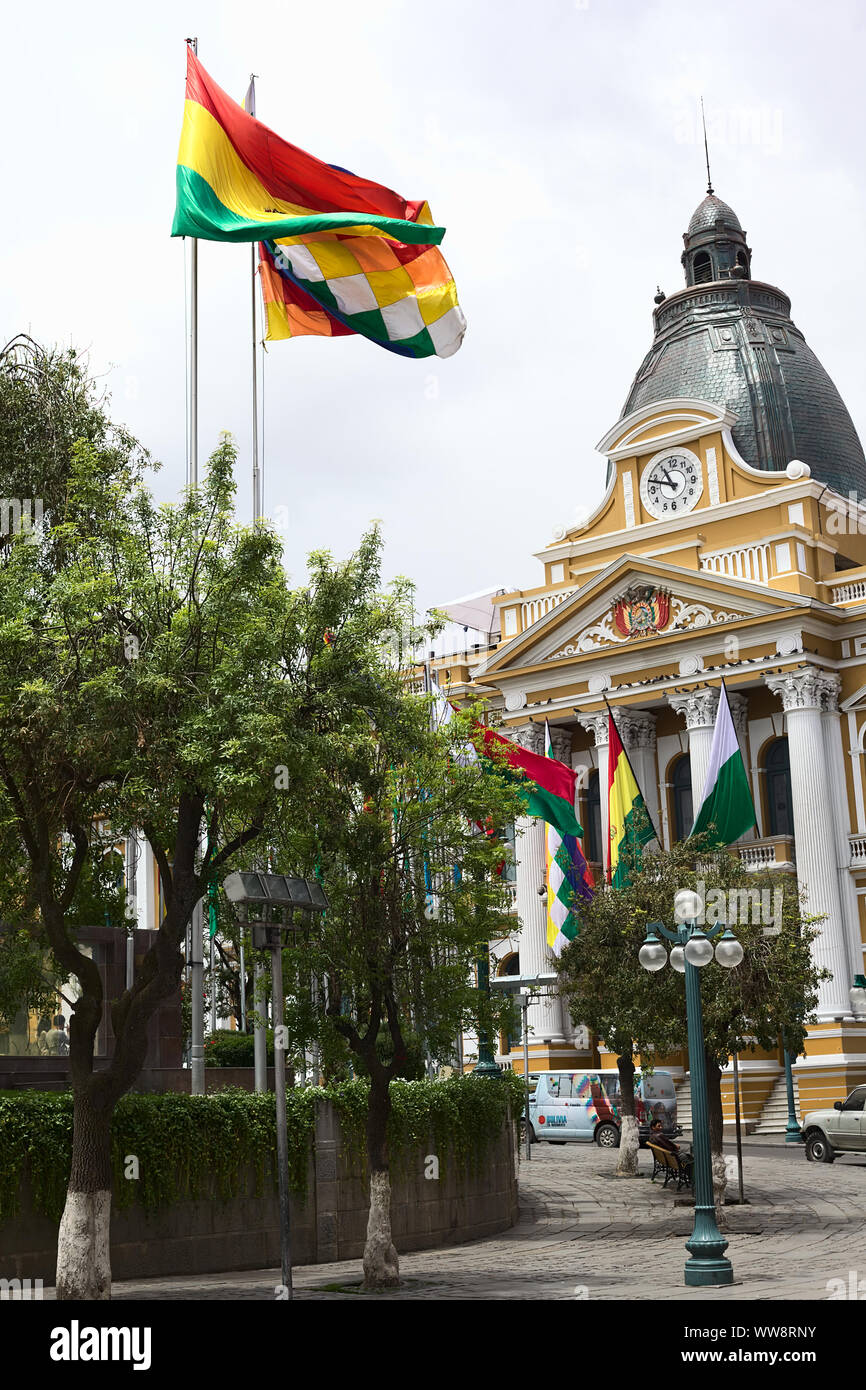 LA PAZ, BOLIVIEN - Oktober 11, 2014: Die Legislative Palast, Sitz der Regierung seit 1905, die auf der Plaza Murillo auf Bolivar Straße in La Paz, Bolivien Stockfoto