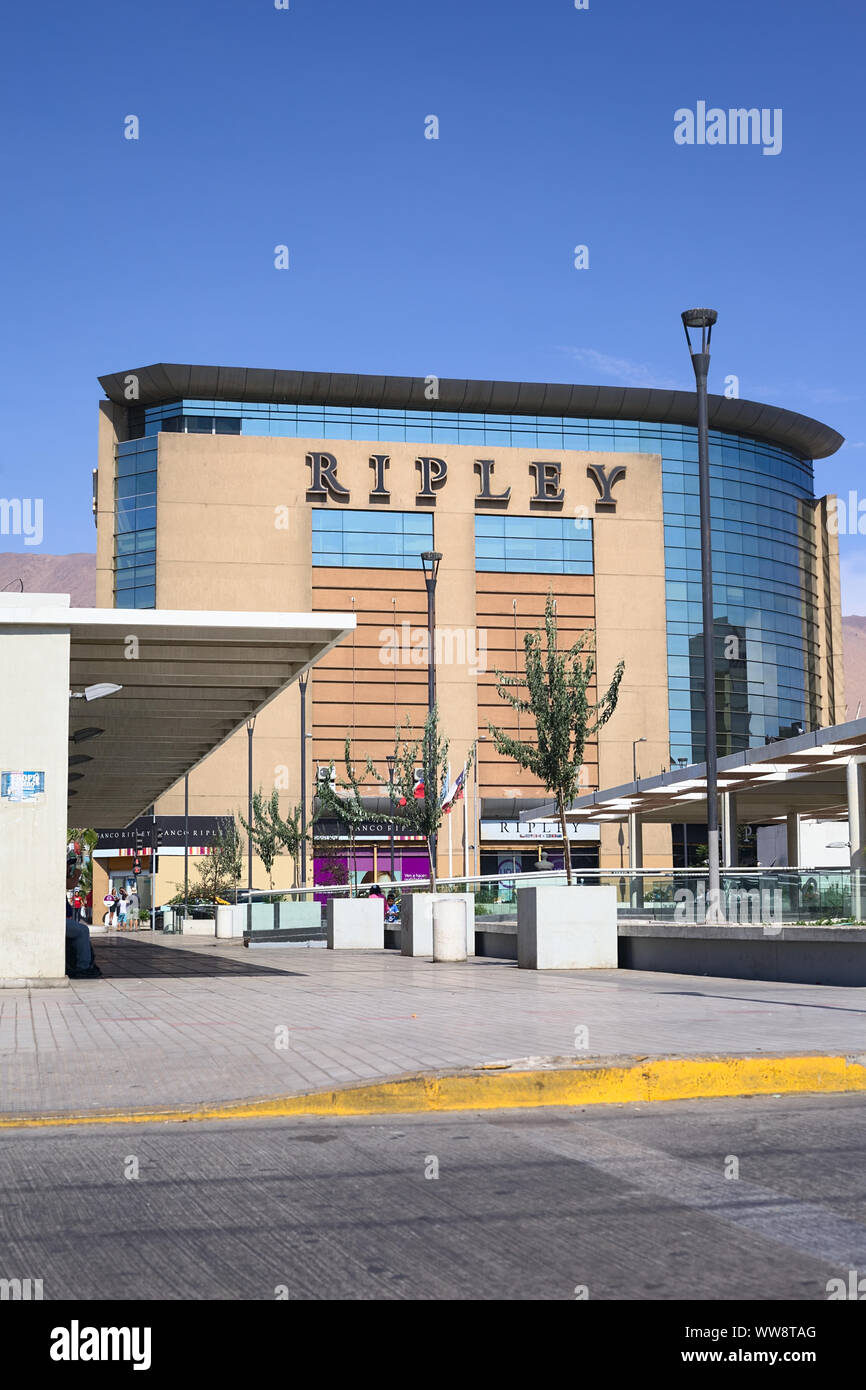 IQUIQUE, CHILE - 11. FEBRUAR 2015: Ripley chilenischen Kaufhaus an der Ecke der Straßen Vivar und Tarapaca am 11. Februar 2015 in Iquique Stockfoto
