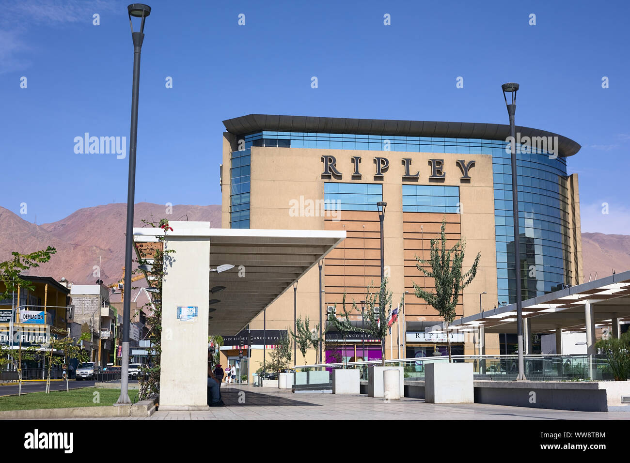 IQUIQUE, CHILE - 11. FEBRUAR 2015: Ripley chilenischen Kaufhaus an der Ecke der Straßen Vivar und Tarapaca am 11. Februar 2015 in Iquique Stockfoto