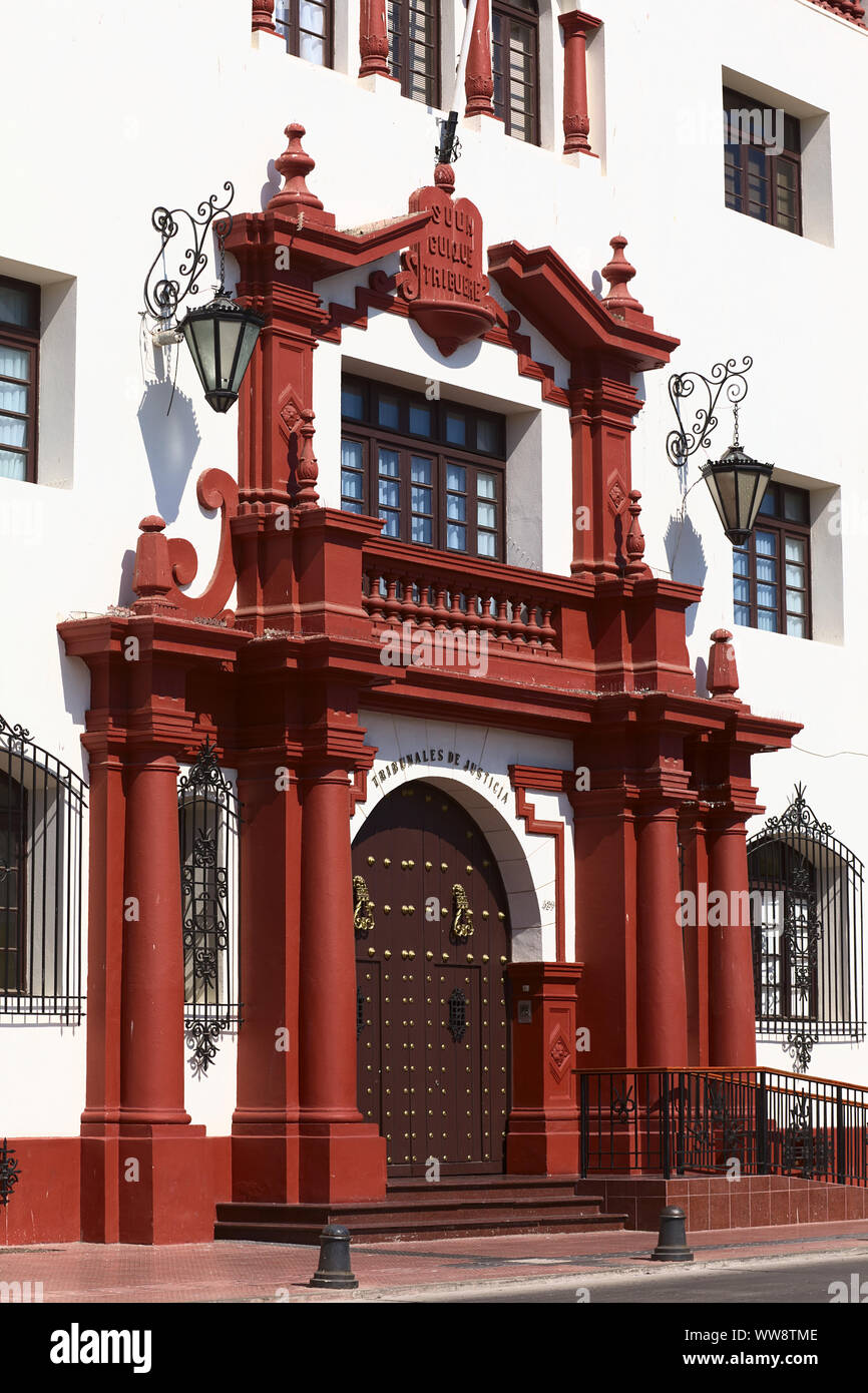 LA SERENA, CHILE - 19. FEBRUAR 2015: Eingang der Tribunales de "Justicia (Gerichtshof) in der Gemeinde Gebäude in La Serena, Chile Stockfoto
