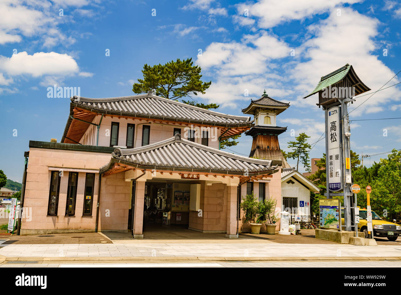 Kagawa, Japan - 26 Juli 2019: Alte Kotohira Bahnhof in Kagawa, Japan. Stockfoto