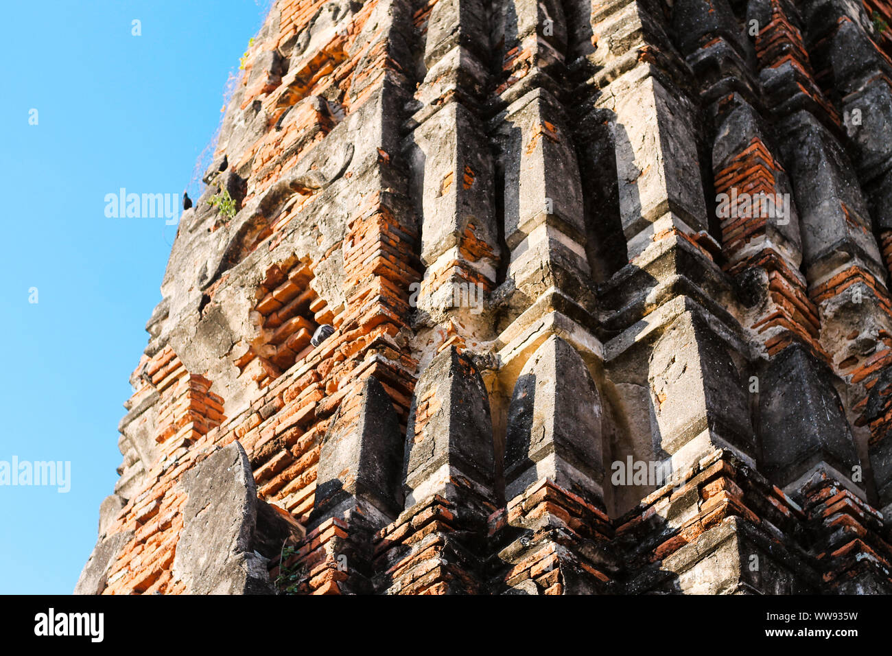 Nahaufnahme der Ruinen im Ayutthaya Historical Park, der Ist eines der berühmten kulturellen Reiseziele in Thailand Stockfoto