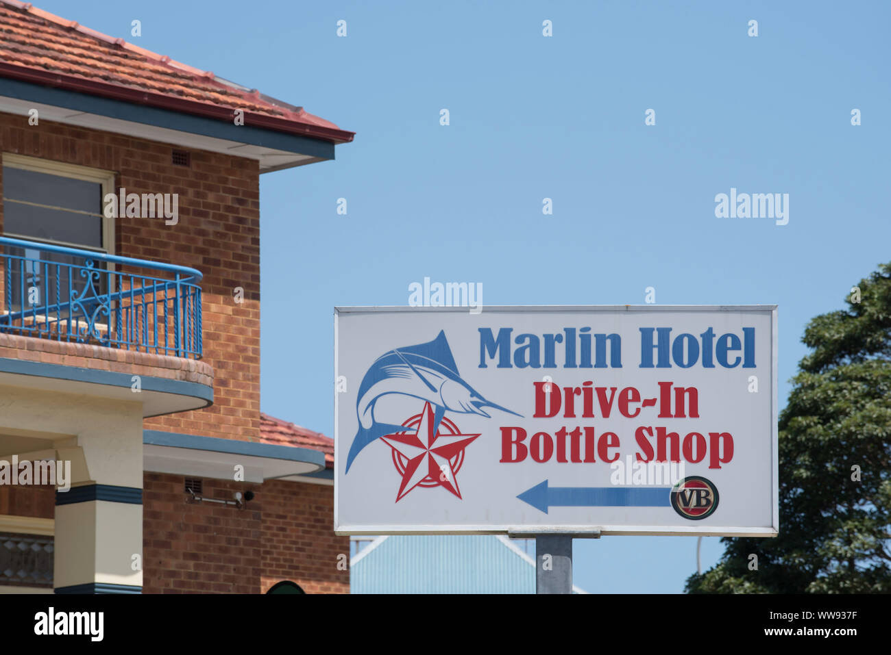 Das Marlin Hotel in New South Wales, South Coast Stadt Ulladulla ist ein ausgezeichnetes Beispiel für die Nachkriegszeit amerikanischen Kolonialstil Architektur Stockfoto