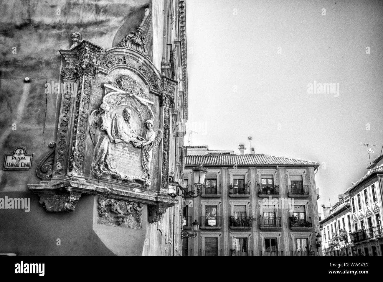 Ein Paar mehrgeschossige Gebäude; Granada, Spanien. Stockfoto