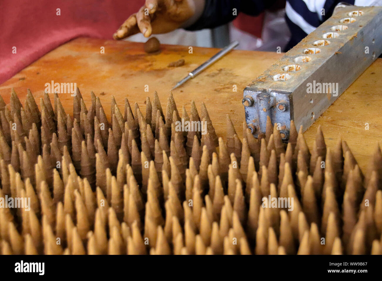 Handgefertigter traditioneller Weihrauch, ein lokaler Lebensunterhalt, der als Touristensouvenirs in Sa pa, Vietnam verkauft wird Stockfoto