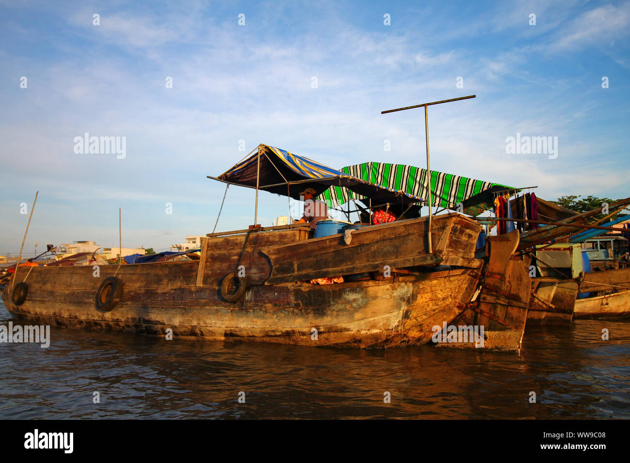 Traditionelle Cai rang Floating Market in der Provinz Tho, Mekong Delta Vietnam, ist ein Muss für Reisende, siehe Stockfoto
