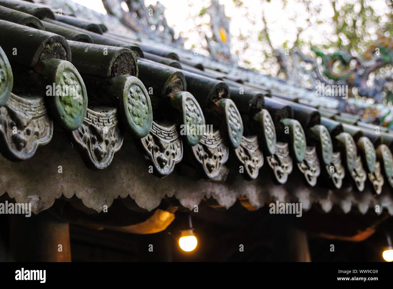 Nahaufnahme der 244 Jahre alten Thanh Toan Brücke in Thanh Thuy Chanh Dorf in Hue, das als ein nationales gilt Das Erbe Vietnams Stockfoto