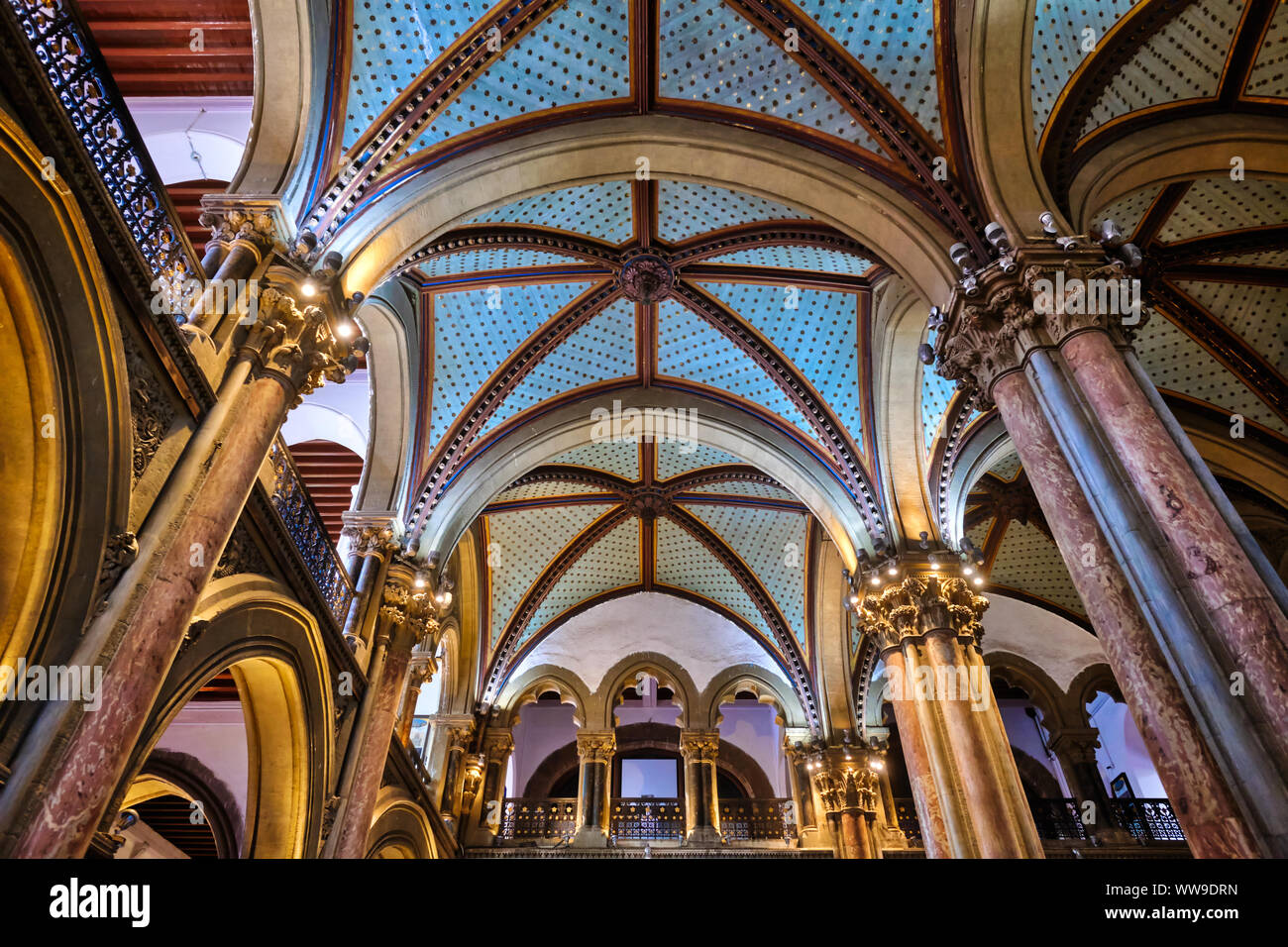 Dach Detail im Ticketing Hall des Chhatrapati Shivaji Maharaj Terminus, Mumbai, Indien, verkehrsreichsten Bahnhof stn der Stadt. Und ein UNESCO-Weltkulturerbe, geb.. Stockfoto