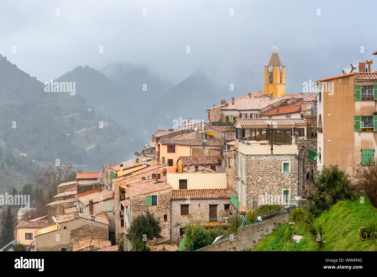Sainte-Agnes im Süden Frankreichs, in der Nähe von Menton, wunderschönes Dorf auf den Klippen Stockfoto
