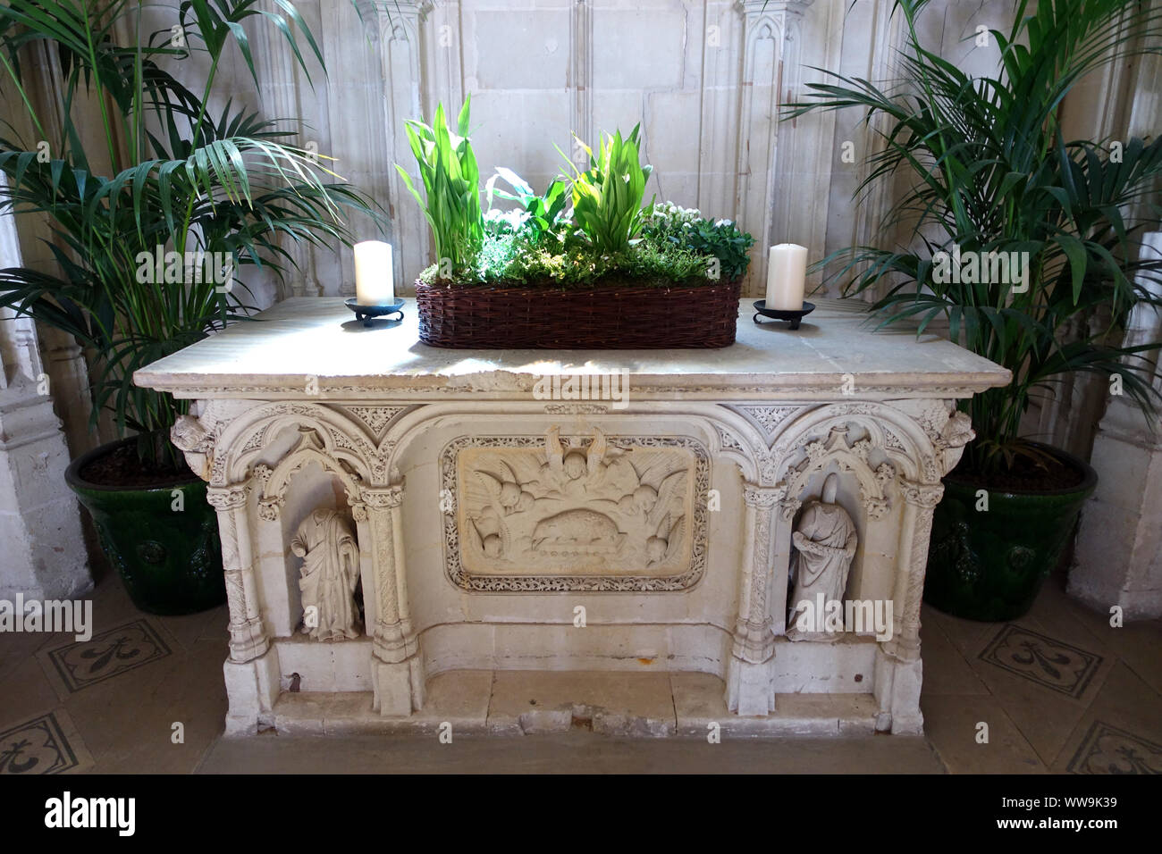 Amboise, Frankreich vom 31. Juli 2019: der Altar in St. Huberts Kapelle auf dem Gelände von Schloss Amboise an der Loire, Frankreich Stockfoto