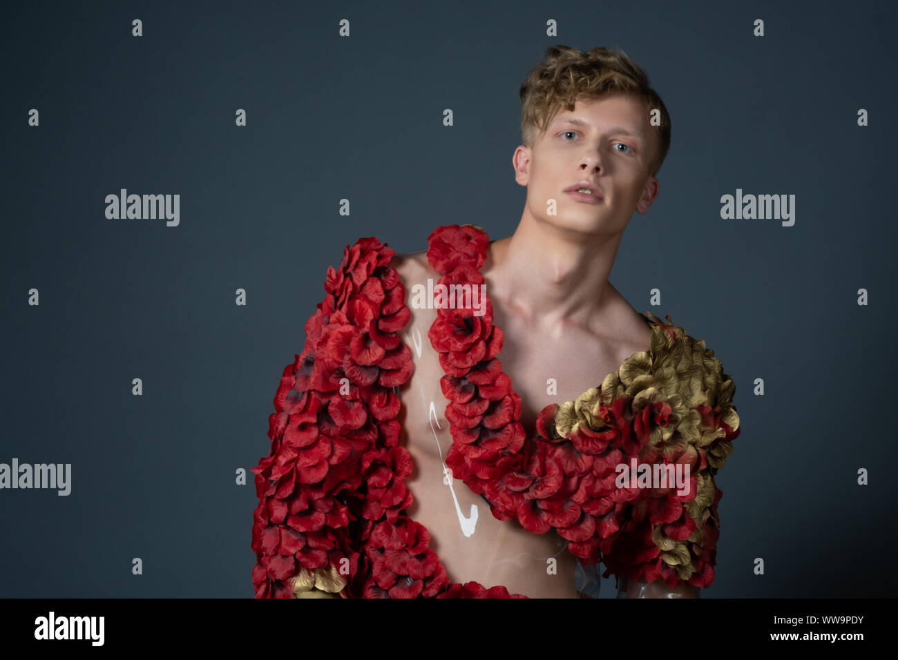Gay boy model -Fotos und -Bildmaterial in hoher Auflösung – Alamy