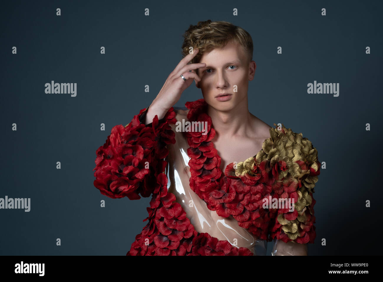 Gay boy model -Fotos und -Bildmaterial in hoher Auflösung – Alamy