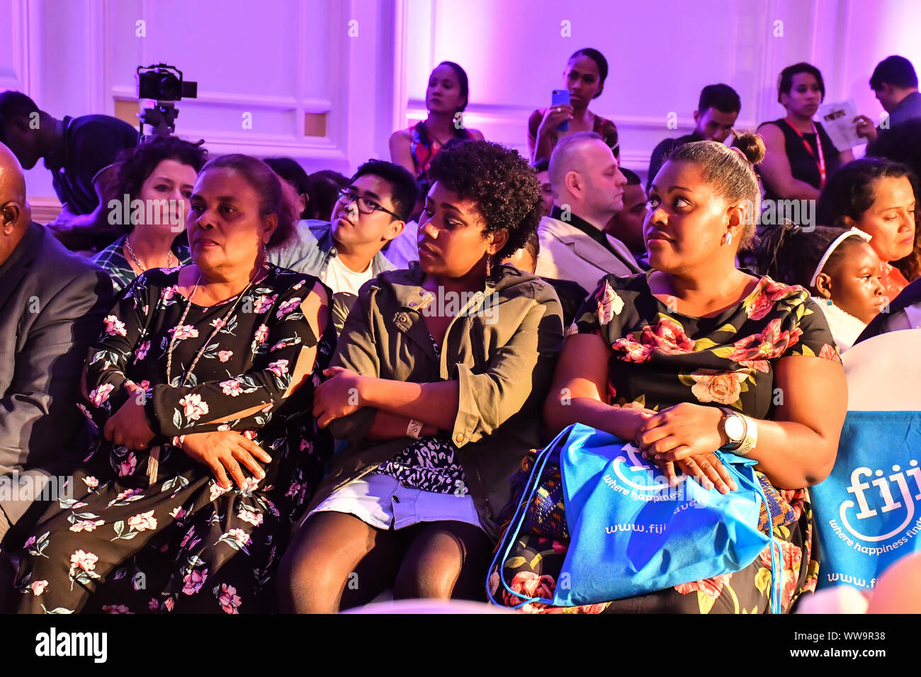 London, Großbritannien. 13 Sep, 2019. Gäste nehmen an der London Pacific Fashion Week 2019 im Royal Horseguards Hotel, am 13. September 2019, London, UK. Bild Capital/Alamy leben Nachrichten Stockfoto