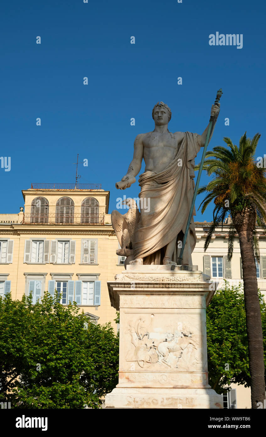 Die Statue von Napoleon als römischer Kaiser in Saint Nicholas Platz / Place Saint-Nicolas Bastia Korsika Frankreich. Stockfoto