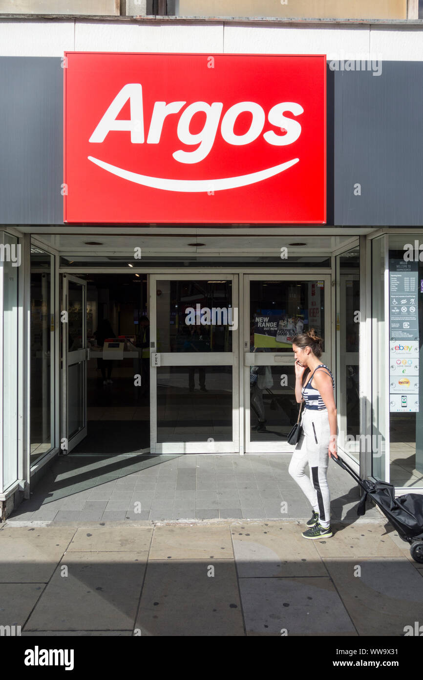 Argos Storefront auf King Street, Hammersmith, London, UK Stockfoto
