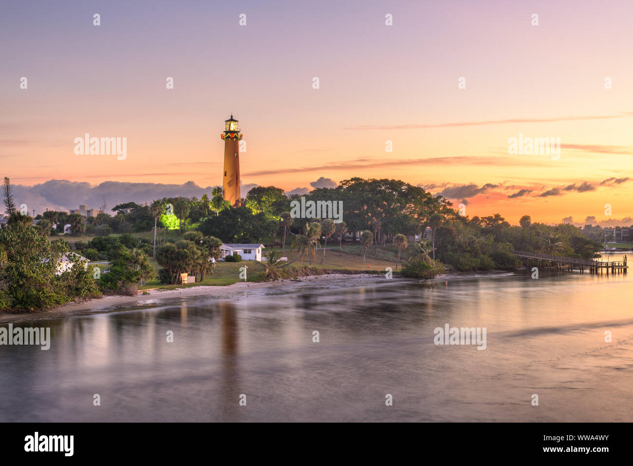 Jupiter, Florida, USA an den Jupiter Inlet Licht in der Dämmerung. Stockfoto