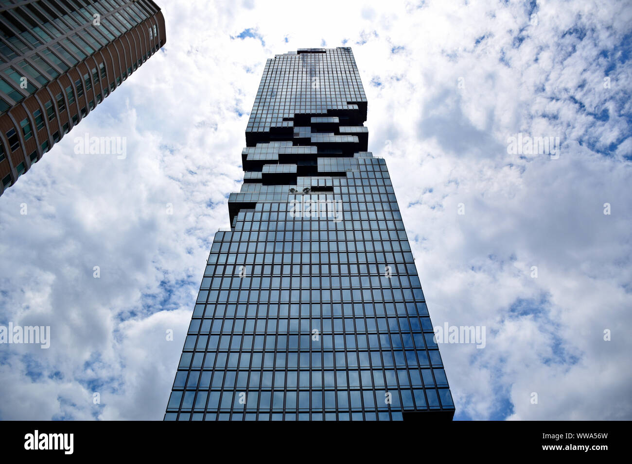 Bangkok, Thailand, 08.20.2019: King Power MahaNakhon Skyscraper (314m hoch) ist ein Mixed-Hochhauses in der Silom/Sathon central business district. Stockfoto