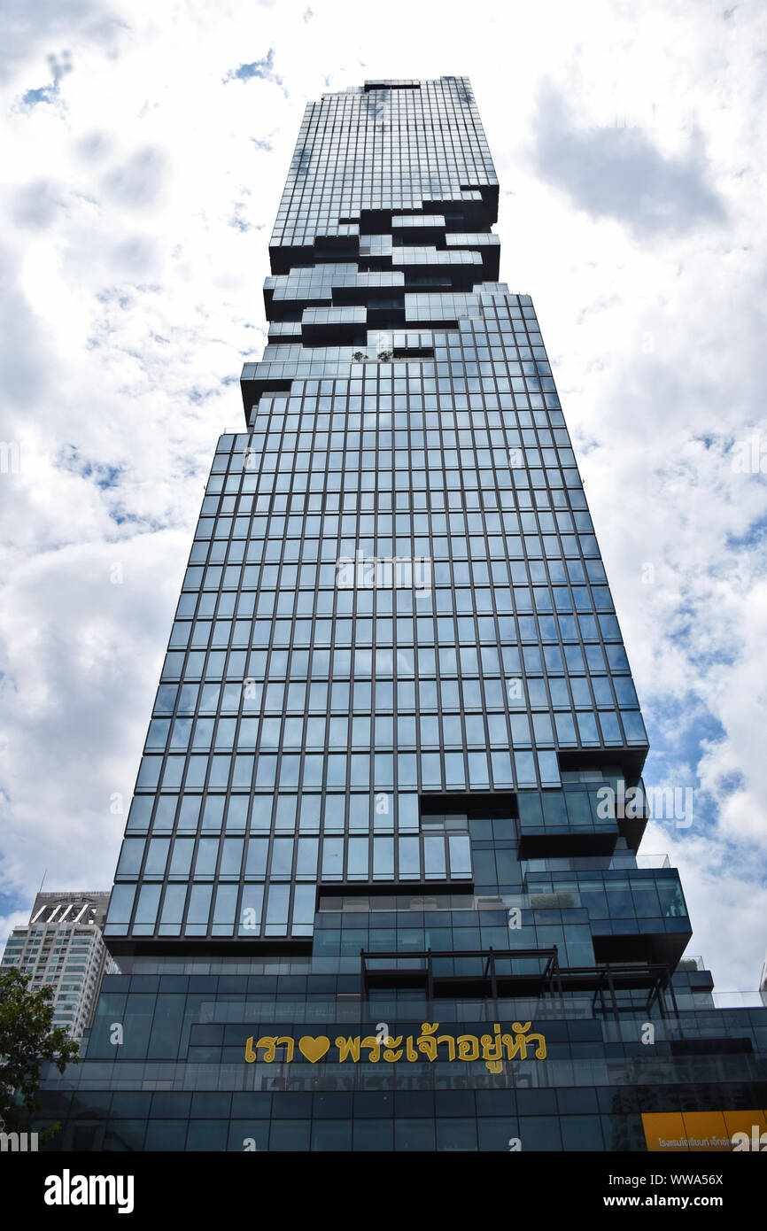 Bangkok, Thailand, 08.20.2019: King Power MahaNakhon Skyscraper (314m hoch) ist ein Mixed-Hochhauses in der Silom/Sathon central business district. Stockfoto