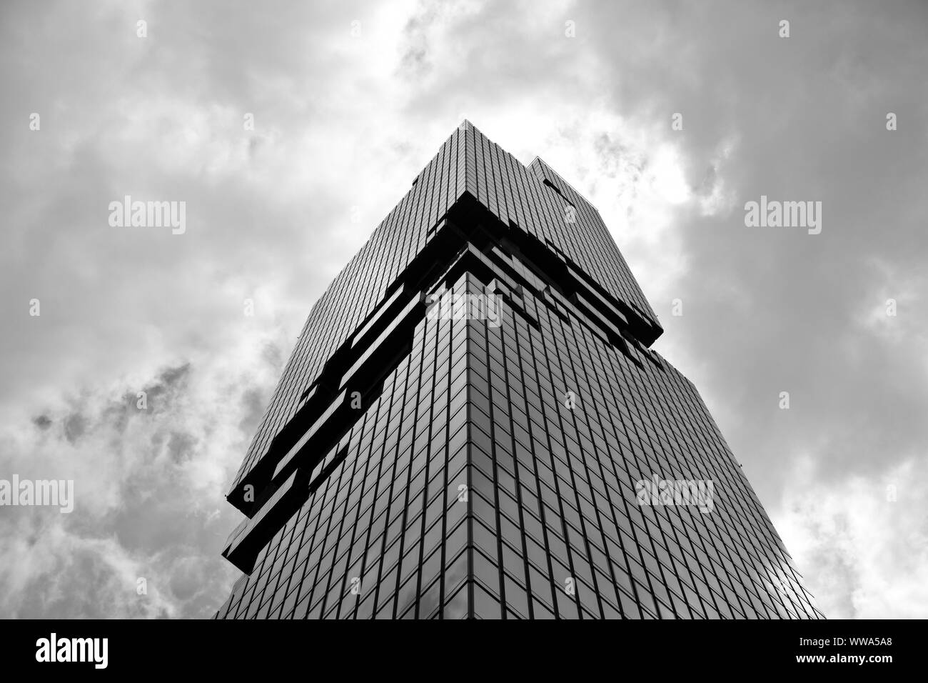 Bangkok, Thailand, 08.20.2019: King Power MahaNakhon Skyscraper (314m hoch) ist ein Mixed-Hochhauses in der Silom/Sathon central business district. Stockfoto