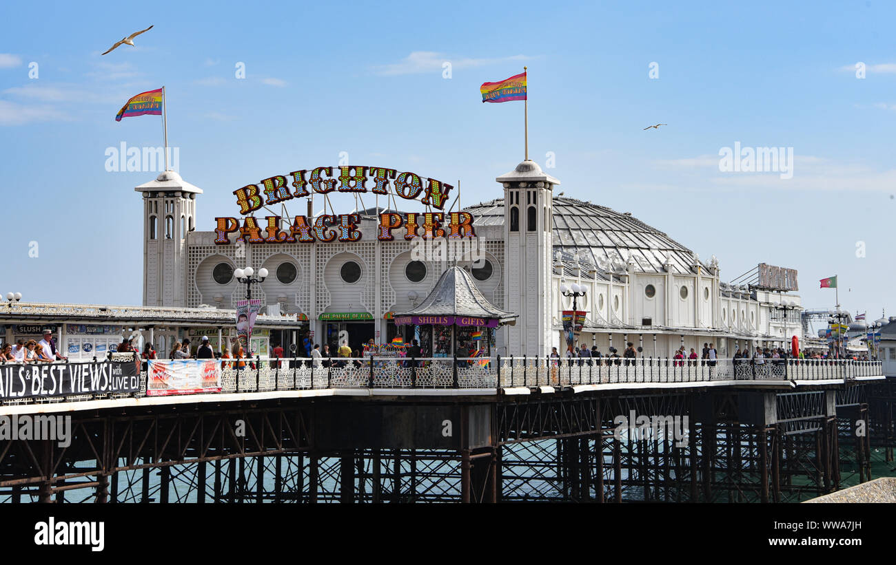 Brighton, Großbritannien - 23 Aug 2, 2019: Brighton Palace Pier an einem Sommertag Stockfoto