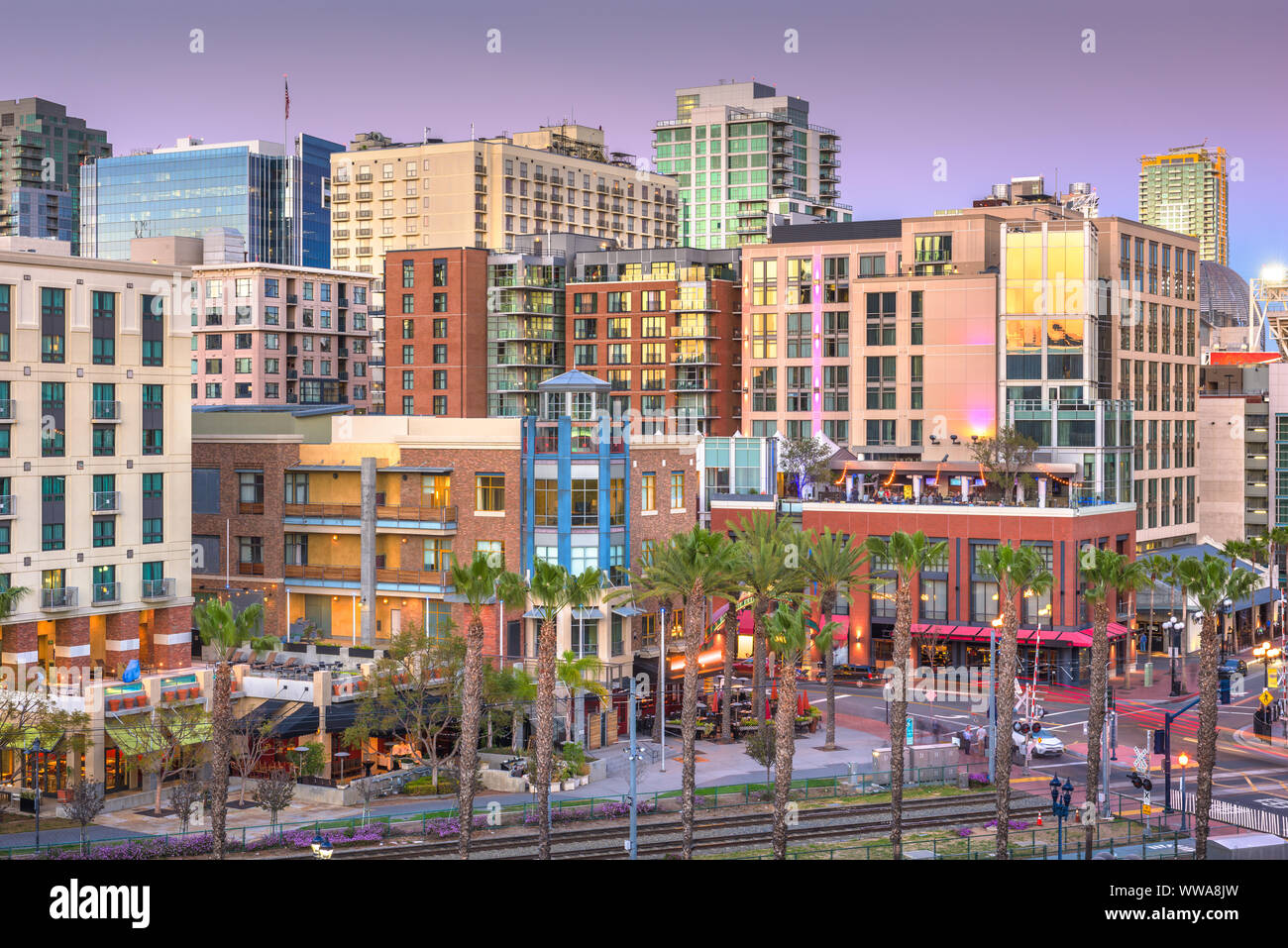 San Diego, Kalifornien Stadtbild im Gaslamp Quarter in der Abenddämmerung. Stockfoto