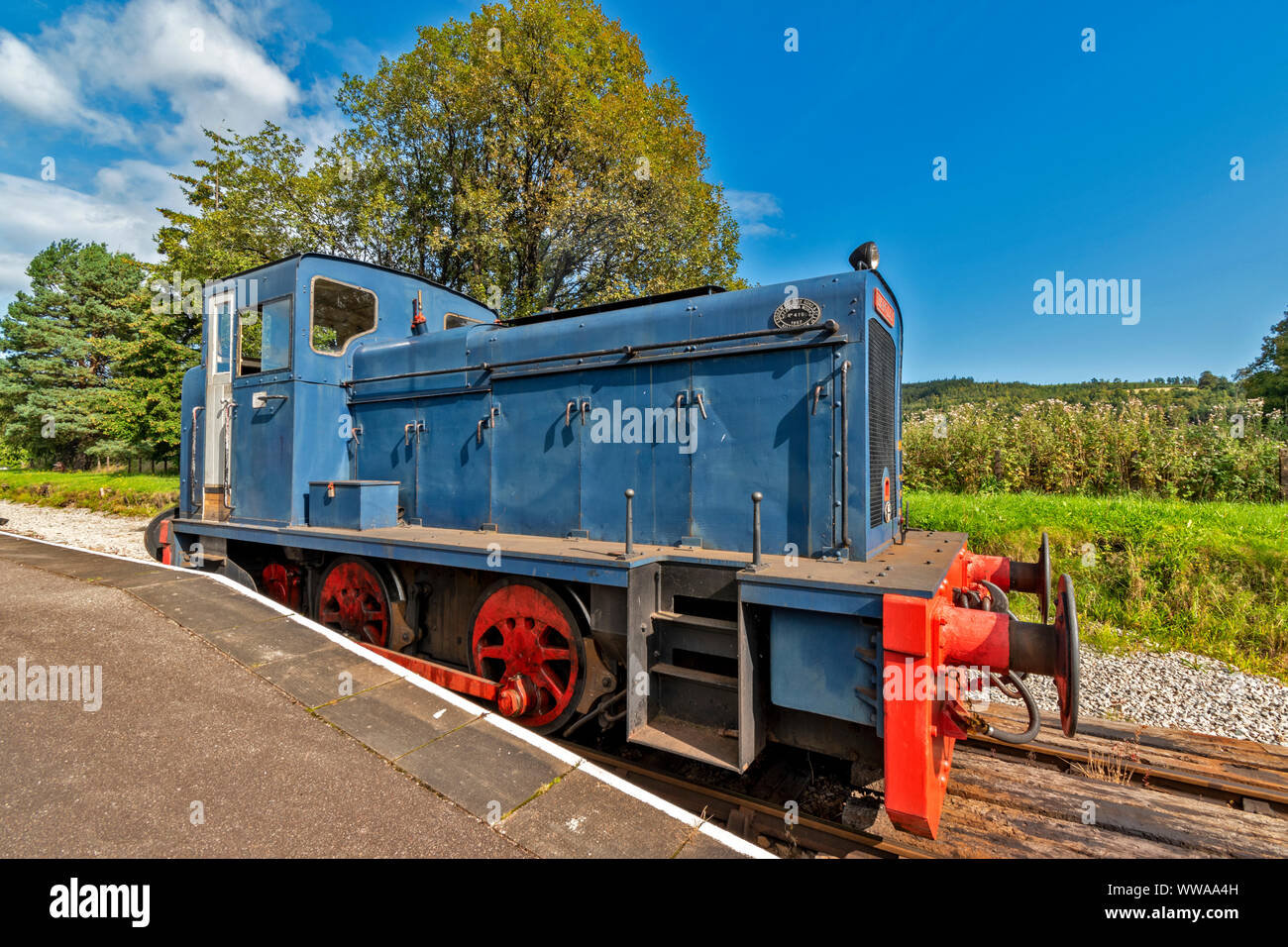 KEITH UND DEN WHISKY DUFFTOWN RAILWAY LINE Moray in Schottland BLAU DIESELMOTOR ANDREW BARCLAY 1957 in DUFFTOWN PLATTFORM Stockfoto